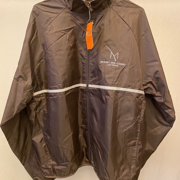M RESORT New Jacket Windbreaker NWT Las Vegas Sz L - Picture 3 of 7